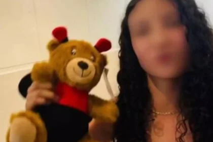 Menina de 14 anos morre em cirurgia plástica no México; mãe e padrasto presos