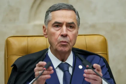 Novo ministro do STF herda 912 processos com saída de Barroso